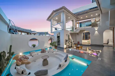 Lijiang Gongzi Panoramic INS Designer Villa Hotels near GuCheng LanHua Jie