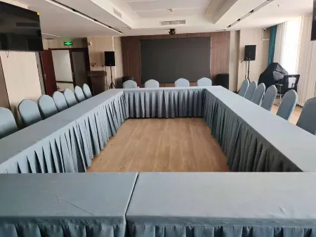 James Joyce Coffetel (Tianjin Railway Station North Square)