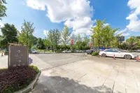 GUIYANG CENTURY HOTEL - parking