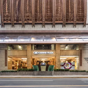 Crowne Plaza SHANGHAI NANJING ROAD by IHG Hotel berhampiran The Bund