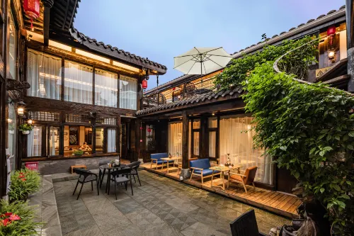 Floral Hotel·Qinggongtang Hotel (Langzhong Ancient City Flagship Store) Hotel di Langzhong