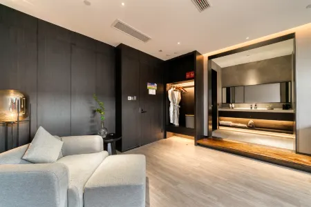 Longyou Yuyue·Heyuan Resort Hotel Отели в г. Луню