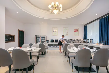 Vienna Hotel（Lianyuan Stadium Store） Отели в г. Ляньюань