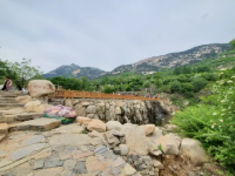 Home Inn Alliance Huaxuan Hotel (Feixian Yimeng Mountain Tianmeng Scenic Area Branch) Hotels in Fei County