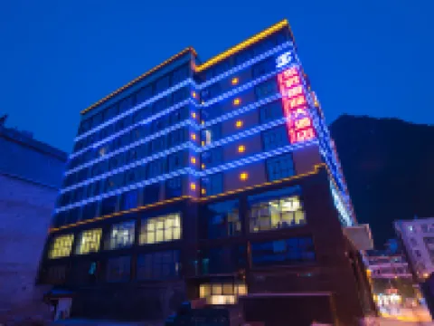 Donglan Dongsheng International Grand Hotel (Wei Baqun Memorial Hall Cultural Square) Hotels in Donglan
