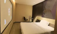 IU Hotel（Anyue Ningdu Avenue Red Star Macalline Store） - 2 étoiles