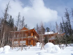 Changbai Mountain Guanyue Folk-Custom Hotel