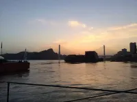 Riverside No.1 Hotel - غرفة مطلة على الجبل