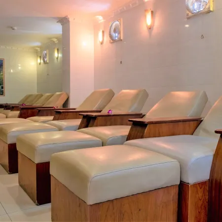 Phong Lan 2 Hotel Отели рядом с достопримечательностью «Гипермаркет Vincom Plaza Thu Duc»