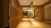 Mayflower Hot Spring Hotel (Xinmi Qingping Square)