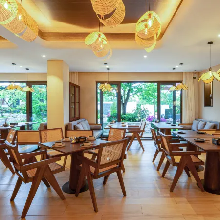 THE  SPRING  VILLA (Dujiangyan Panda Valley)