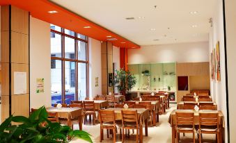 Orange Premium Hotel (Dalian Changxing Island Santang Commercial Street)