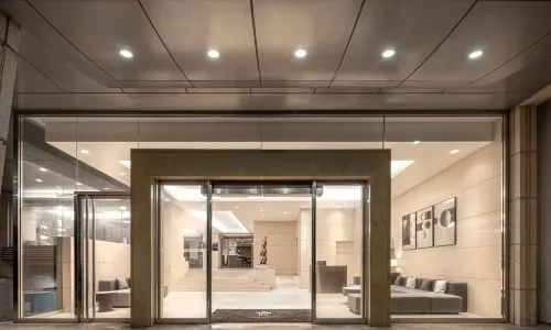 Lakeshore Hotel Metropolis I