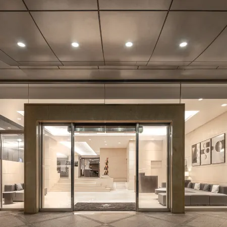 Lakeshore Hotel Metropolis I