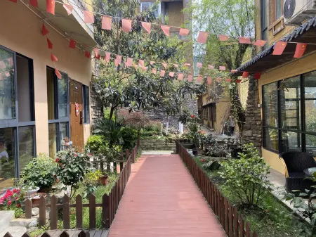 Peach House Отели рядом с достопримечательностью «Renji Ximu Valley»