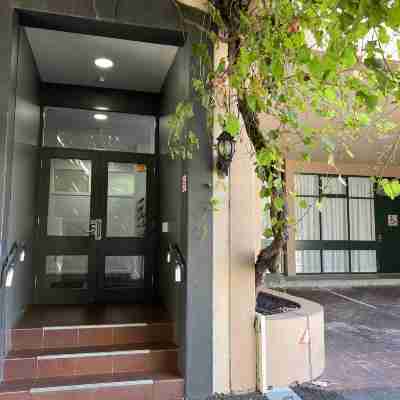 Ensuite Room City Hotel Exterior
