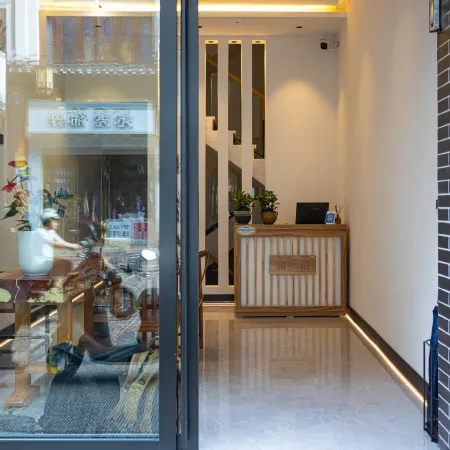 Shuishui. Nuo Guanlan Riverside View River View Homestay (Zhenyuan Ancient City New Bridge)