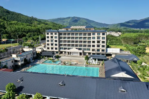 Yunxuan Homeland Hot Spring Hotel - parking