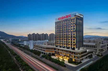 Wenling Shitang Maison New Century Hotel Отели рядом с достопримечательностью «Wenling Shitang Peninsula Tourist Resort»