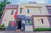 Gangnam Style Residence Mitra RedDoorz Near Merr Surabaya Hotels in Sukolilo