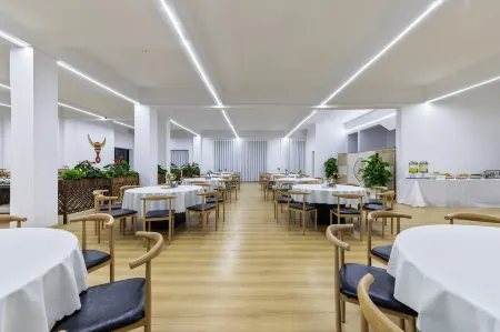 Hidden Rock Hot Spring Garden Hotel Отели рядом с достопримечательностью «Shimin Square»