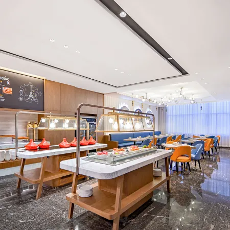 Kyriad Hotel (Qujing Xuanwei Meixuan Square Railway Station)