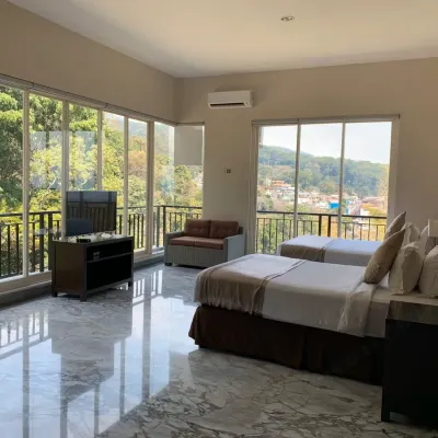 Arainn Bed & Breakfast Tretes Prigen by ecommerceloka Hotels near Putuk Truno Waterfall