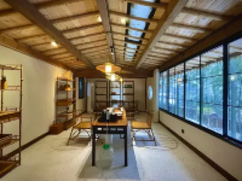 Anji Jane Eyre Hot Spring B&B