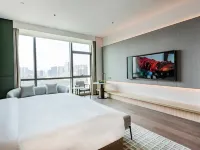 Wuhan JING Hotel (Wuhan Zoo International Expo Center) Hotels near Guiyuan Temple