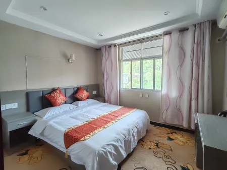 Yaxing Hotel in the old street of Aokigawa Town Отели рядом с достопримечательностью «Qingmuchuan Ancient Town»