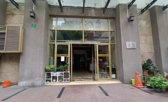 Fengxia Homestay (Caoyang Road Subway Station)