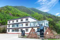 Zhuoma Stone Hot Spring Hotels in Zhonggu Village/Mugecuo