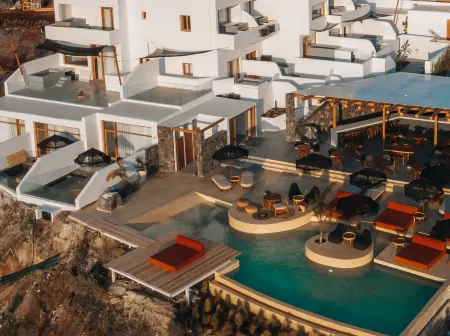 Divino Caldera Отели рядом с достопримечательностью «Красный пляж»