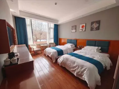 Gongjue Ruidu Hotel Hotels near Gongjue Martyrs Cemetery