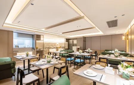 Country Inn & Suites by Radisson Hotel (Nanjing Jiulonghu Subway Station Enterprise Headquarters Park)