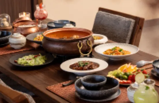 Lijiang Manqiwan Snow Mountain Ye She Min Su