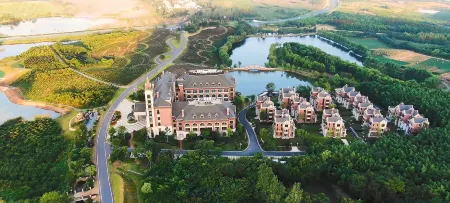 Wenyi Brighton Hotel Отели рядом с достопримечательностью «Liujiafan Ancient Dwellings»