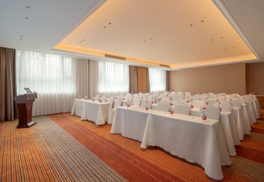 사처 징안로 렌조이 호텔의 고급스러운 실내 디자인