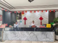โรงแรมบ่อน้ำพุร้อนไป่เฉิง - ที่มีที่จอดรถ