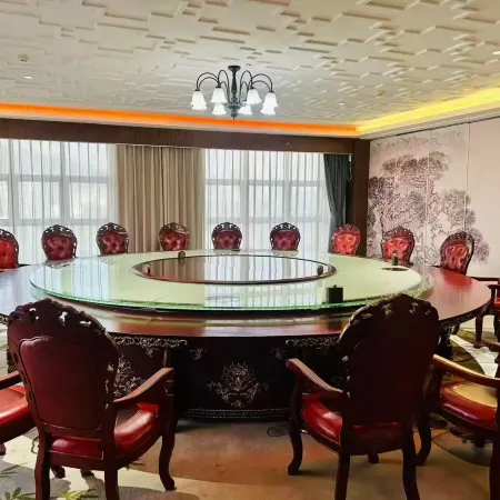 Koenigshof International Hotel Отели рядом с достопримечательностью «Храм Баотун»