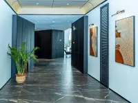 Hongrui Hotel - parking