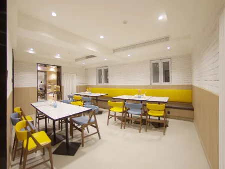 HanTing Premium Hotel (Beijing Zoo Exhibition Center)