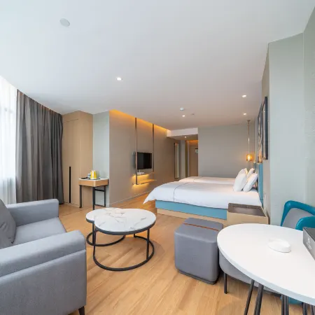 Magnotel (Qinzhou Bay Square east railstation hotel)