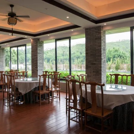 Huazhuquan Health Hot Spring Hostel