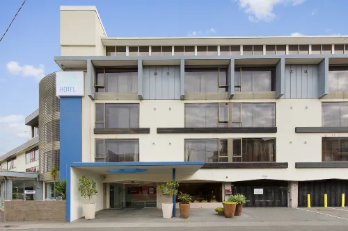 Cosmopolitan Hotel and Apartments