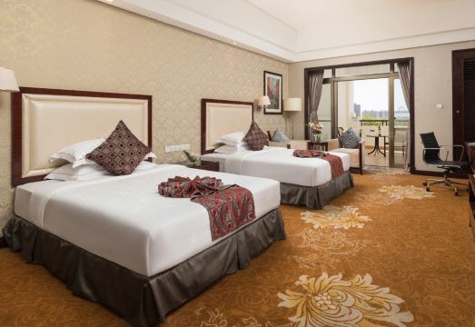 4. 컨트리 가든 피..