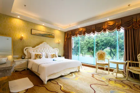 Chongqing Ruili Hotel (Dazu Stone Inscription Cultural Square) Отели рядом с достопримечательностью «Dazu Stone Carving Baoding Mountain Scenic Area - Guiding Service Hall»