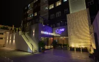 Simon Garden Boutique Отели рядом с достопримечательностью «Долголетная пассажирская станция»