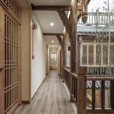 Dust and Hustle Weiyuan Designer Zen Homestay (Chongzhou Jiezi Ancient Town Branch)