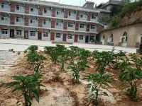 Yanchuan Qianluwan Weiwei Farmhouse Hotels in Yonghe